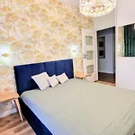 University District&City Gateaway Free Parking!